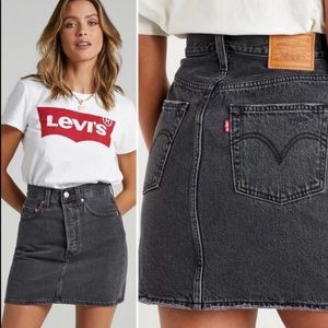 Vintage faded black Levi’s skirt